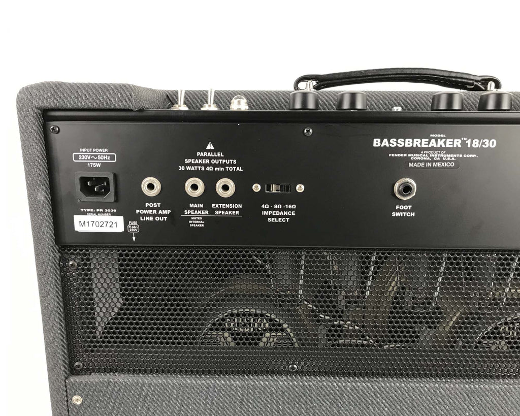 amplificatore per chitarra elettrica combo valvolare 30" fender bassbreaker 18/30 usato vista delle connessioni in uscita sul retro