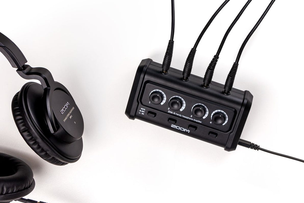 amplificatore per cuffie 4 canali zoom zha-4 vista con cuffie