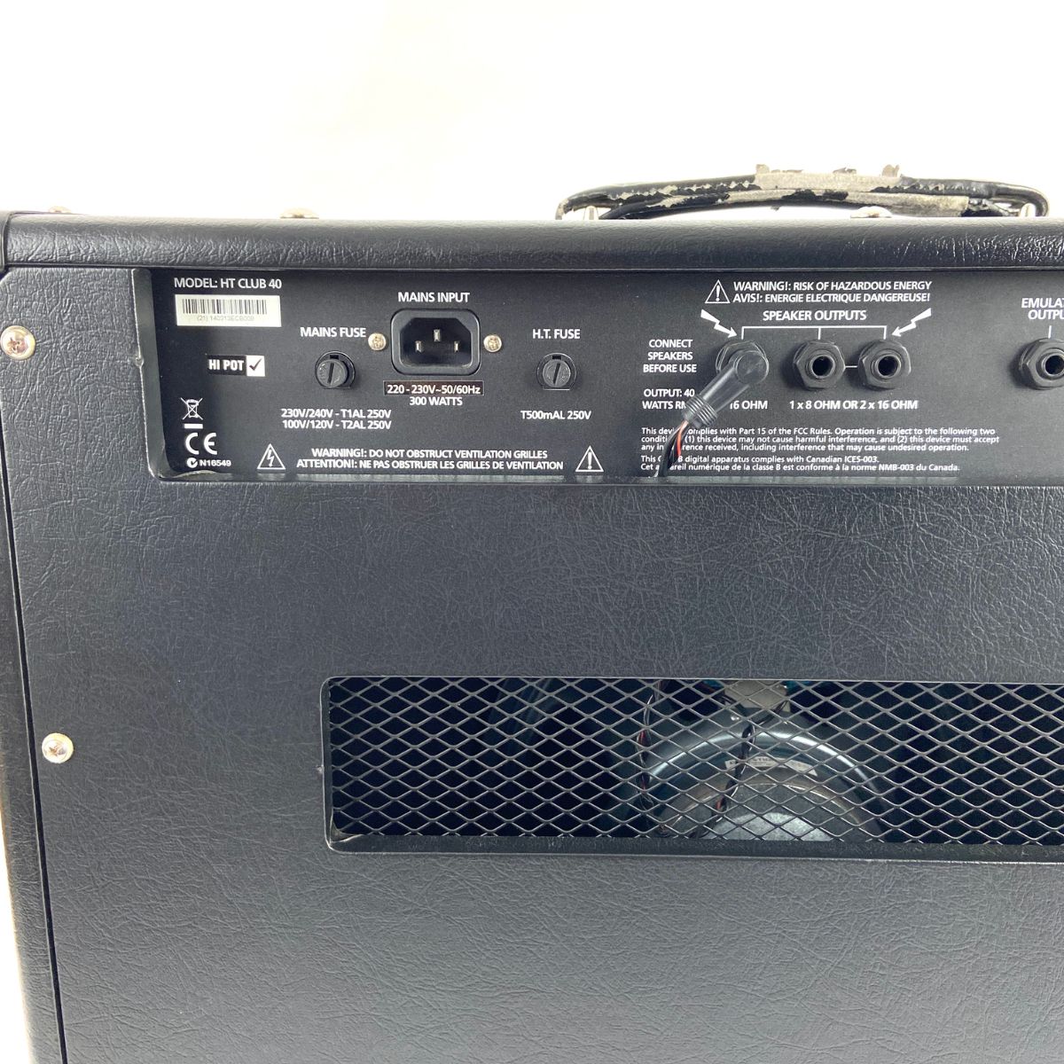 amplificatore valvolare per chitarra da 40W blackstar ht club 40 usato vista dell'alimentazione