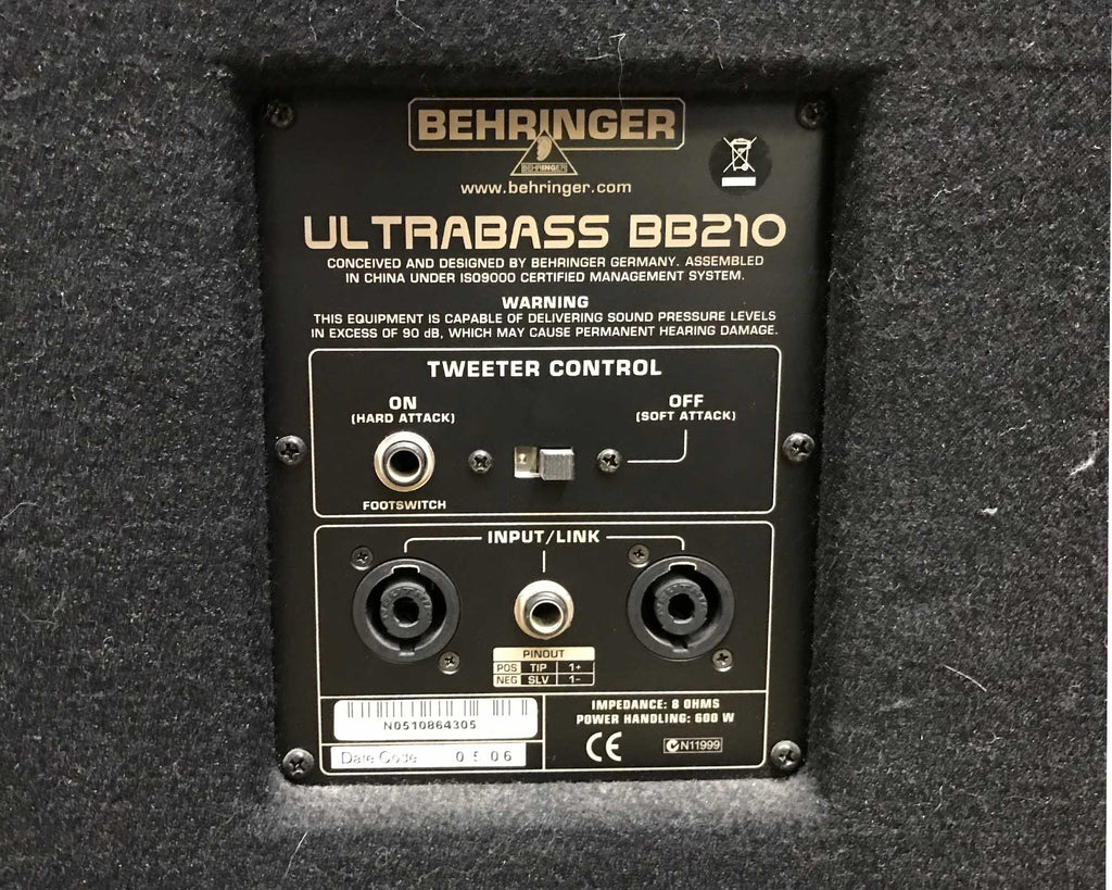 cassa per basso behringer ultrabass bb210 usata vista connessioni