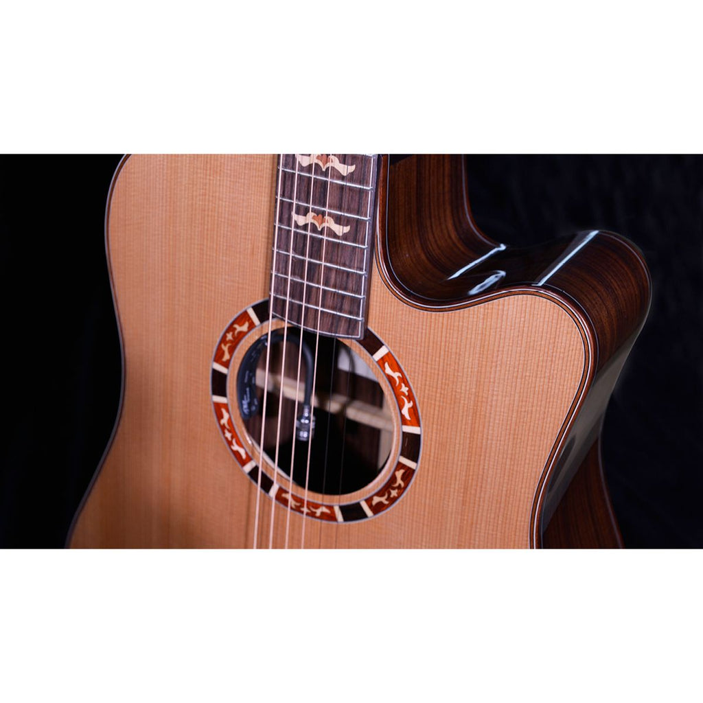 chitara acustica elettrificata cassa dreadnought e top in massello crafter stg d-18ce pro vista della cassa armonica
