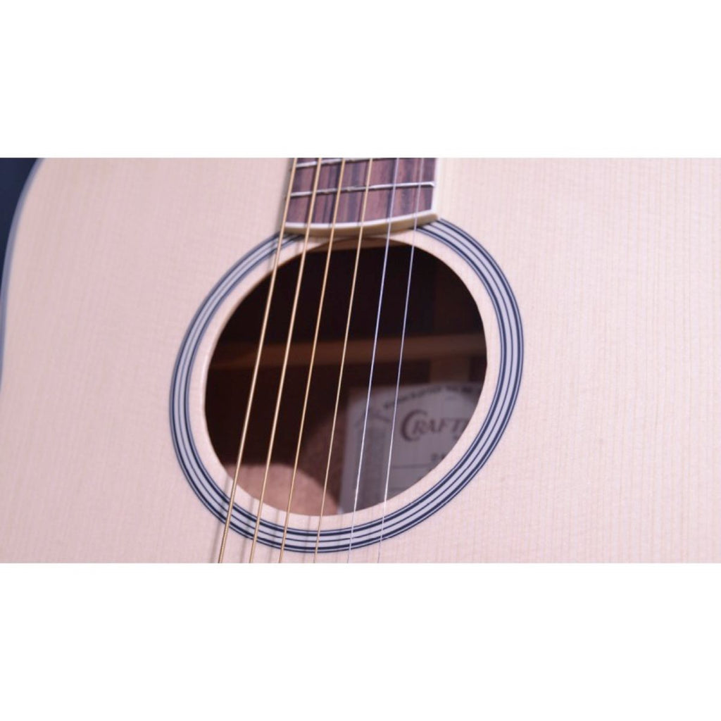 chitarra acustica elettrificata dreadnought crafter de6n vista del buco della cassa