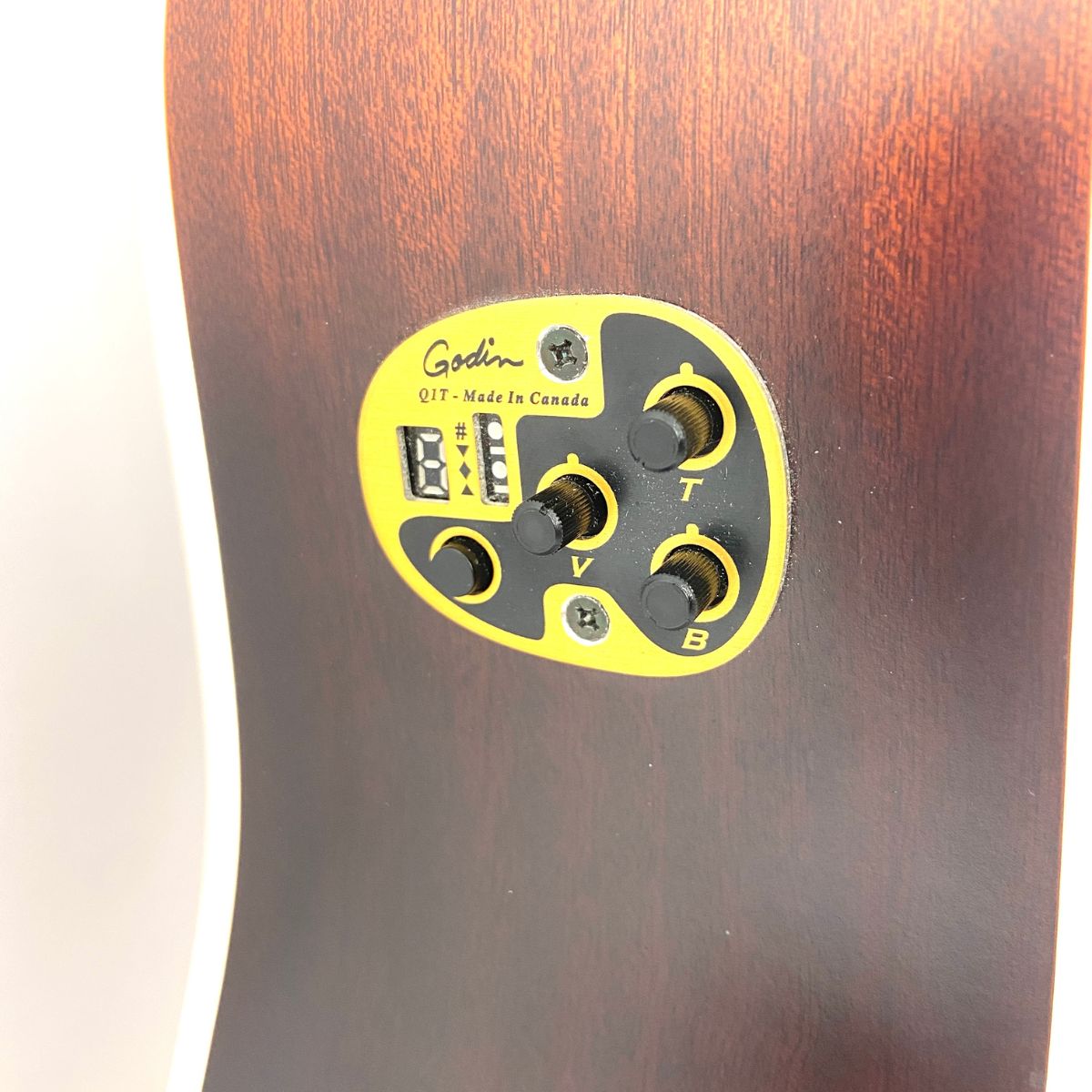 chitarra acustica professionale Seagull Maritime SWS Mahogany Burnt Umber GT QIT usata vista del preamplificatore