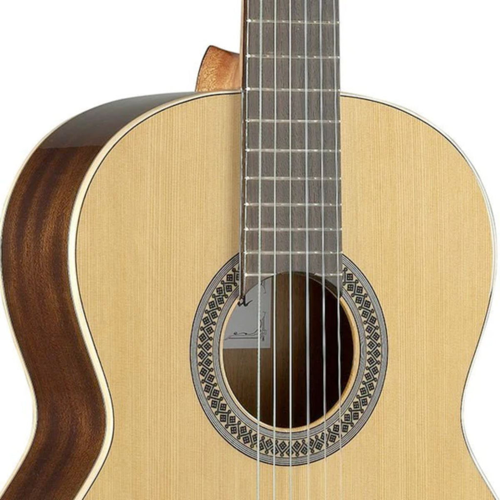 chitarra classica di livello intermedio alhambra 2c open box vista della buca