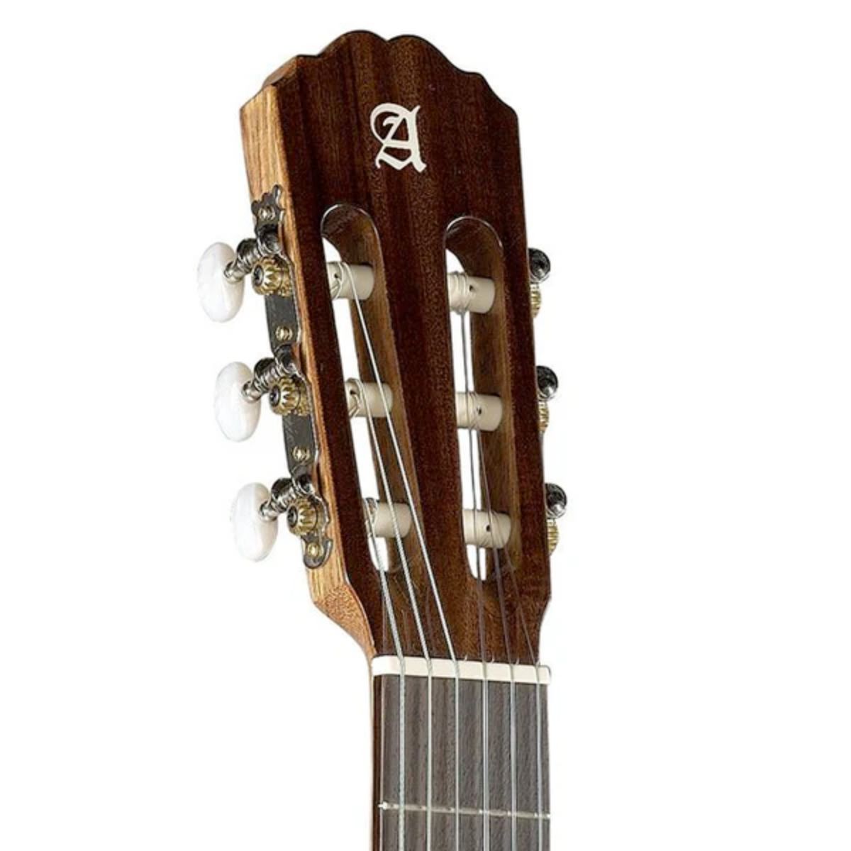 chitarra classica di livello intermedio alhambra 2c open box vista della paletta