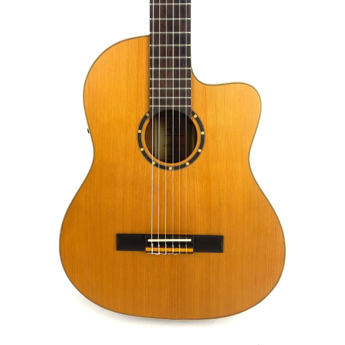 chitarra classica elettrificata ortega rce 131 usata vista del corpo