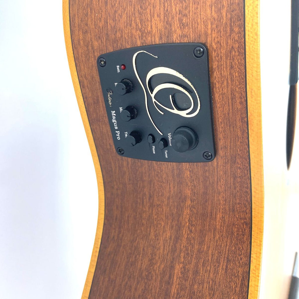 chitarra classica elettrificata ortega rce 131 usata vista del premplificatore