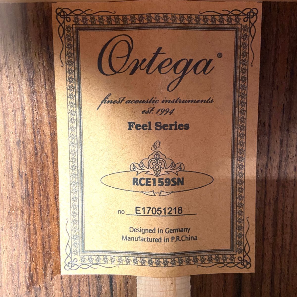 chitarra classica elettrificata professionale ortega rce159sn usata vista del modello