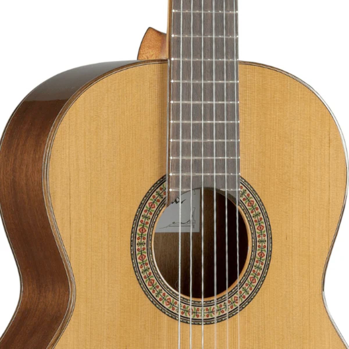 chitarra classica professionale alhambra 3c open box vista della buca