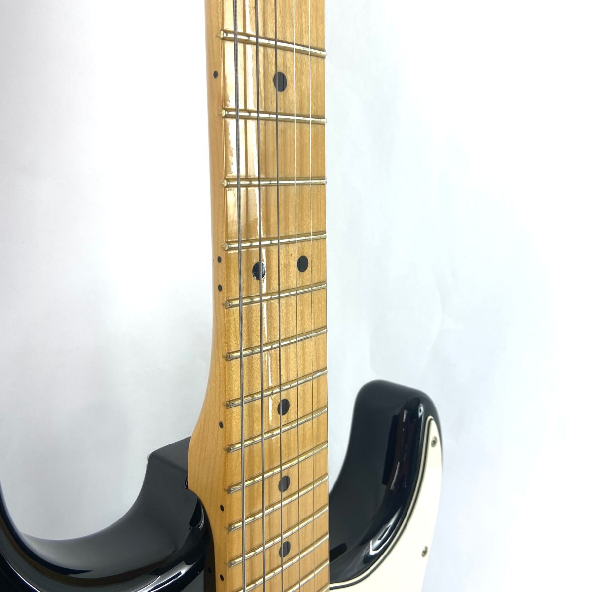 chitarra elettrica fender player strat mn blk 2022 usata vista della tastiera laterale sx