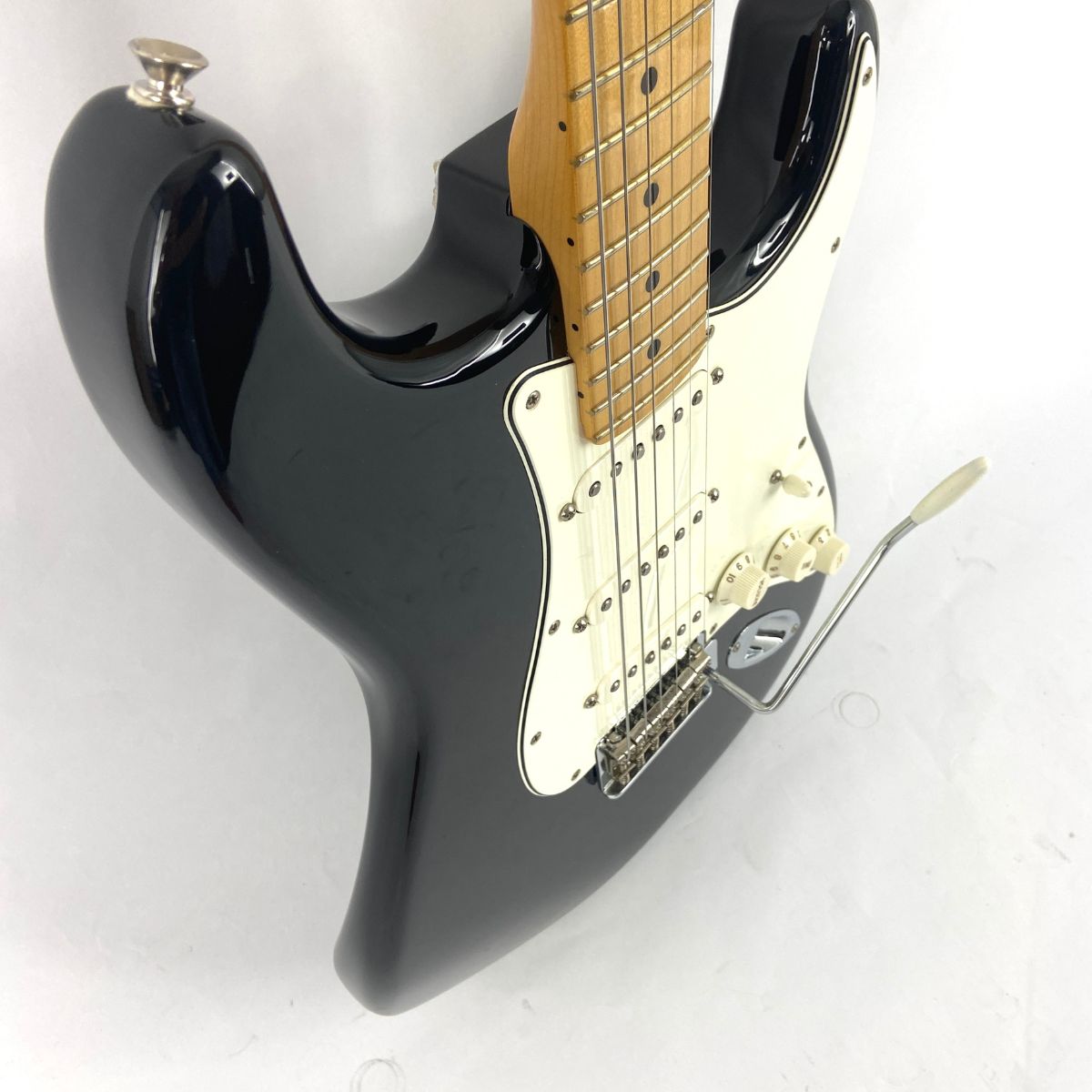 chitarra elettrica fender player strat mn blk 2022 usata vista del corpo laterale sx