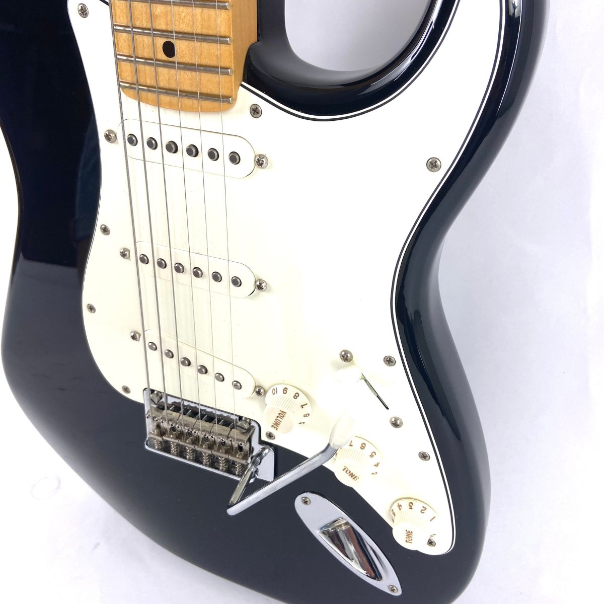 chitarra elettrica fender player strat mn blk 2022 usata vista del corpo laterale dx