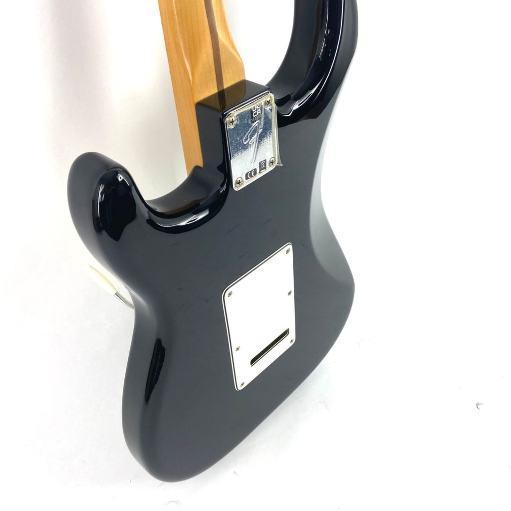 chitarra elettrica fender player strat mn blk 2022 usata vista del retro del corpo laterale sx