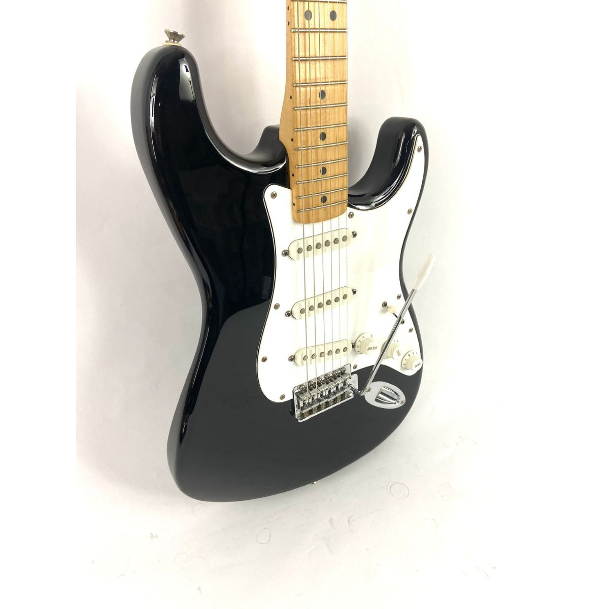 chitarra elettrica professionale Fender stratocaster standard messicana mn bk 1993 2066221 vista del corpo laterale sx