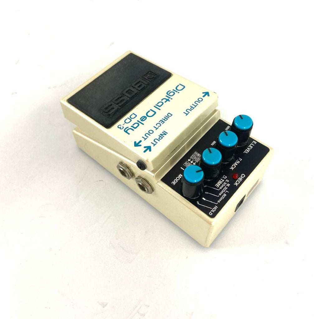 effetto delay a pedale per chitarra elettrica boss dd3 usato vista laterale dx