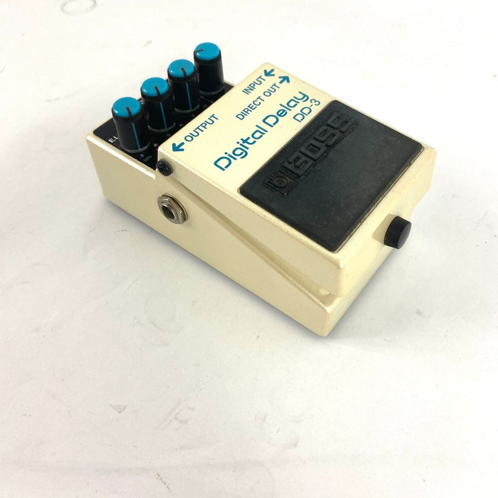 effetto delay a pedale per chitarra elettrica boss dd3 usato vista laterale sx