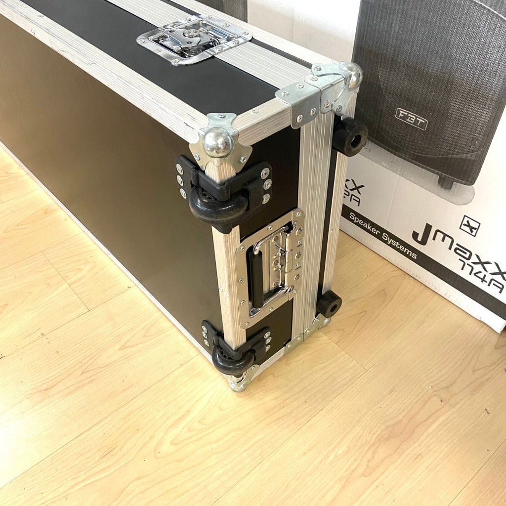 flight case per tastiera o piano 88 tasti con ruote alluminio e legno vista delle ruote