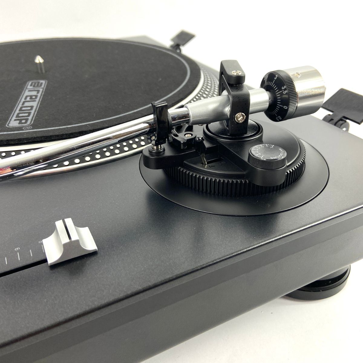 giradischi con trazione a cinghia per dj o ascolto Reloop RP-1000 MK2 ex demo vista del braccio