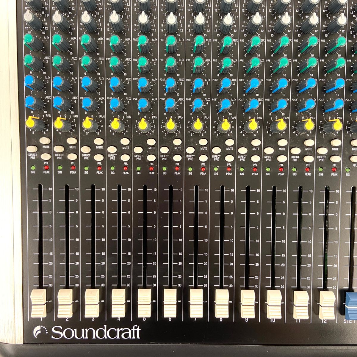 mixer audio 20 canali professionale soundcraft spirit m12 usato vista frontale basso sx