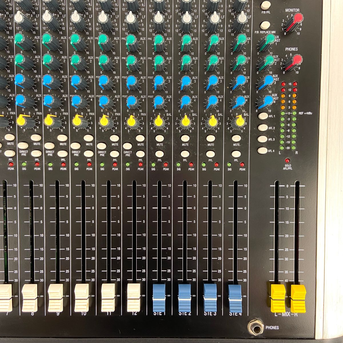 mixer audio 20 canali professionale soundcraft spirit m12 usato vista frontale basso dx