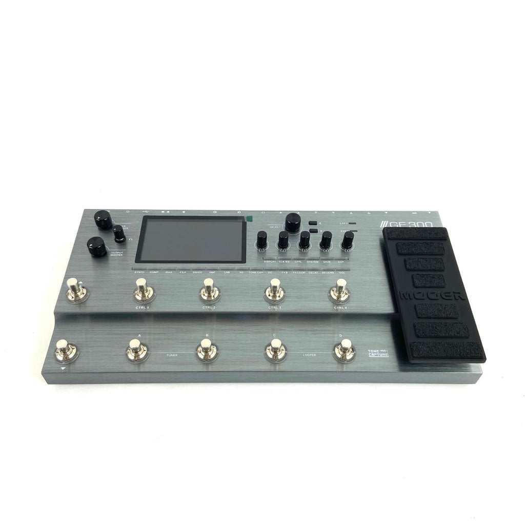 pedaliera multieffetto per chitarra super completa Mooer GE300 usata vista dal basso