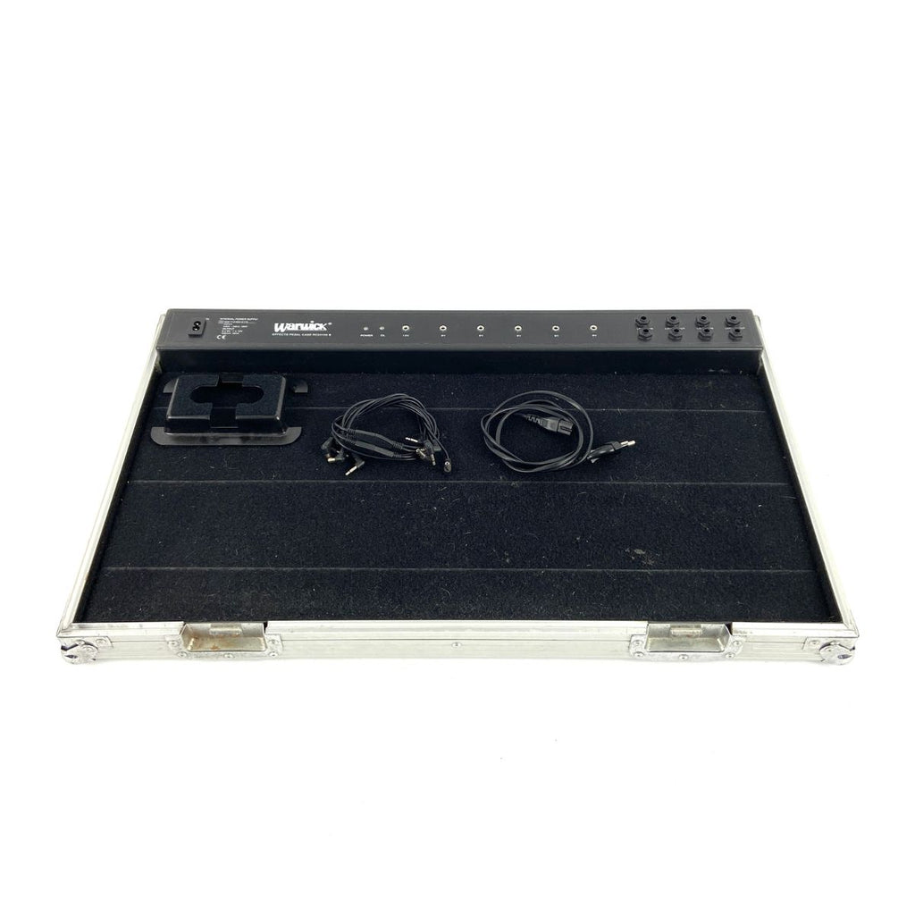 pedaliera porta pedali con case rigido e alimentazione warwick rc23120 b vista dal basso
