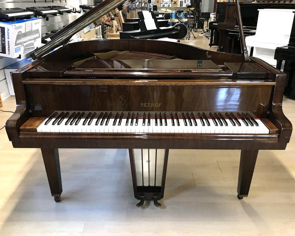 pianoforte a coda petrof mod v usato vista frontale della tastiera