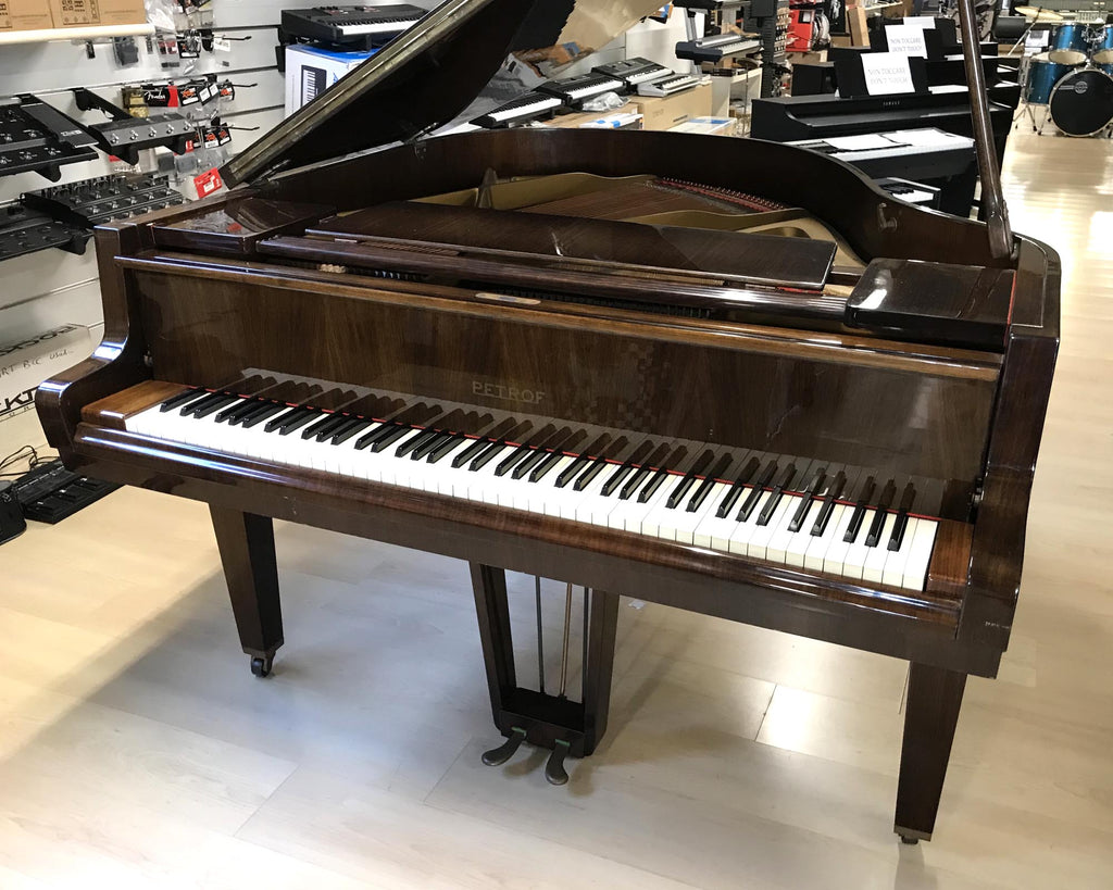 pianoforte a coda petrof mod v usato vista laterale della tastiera