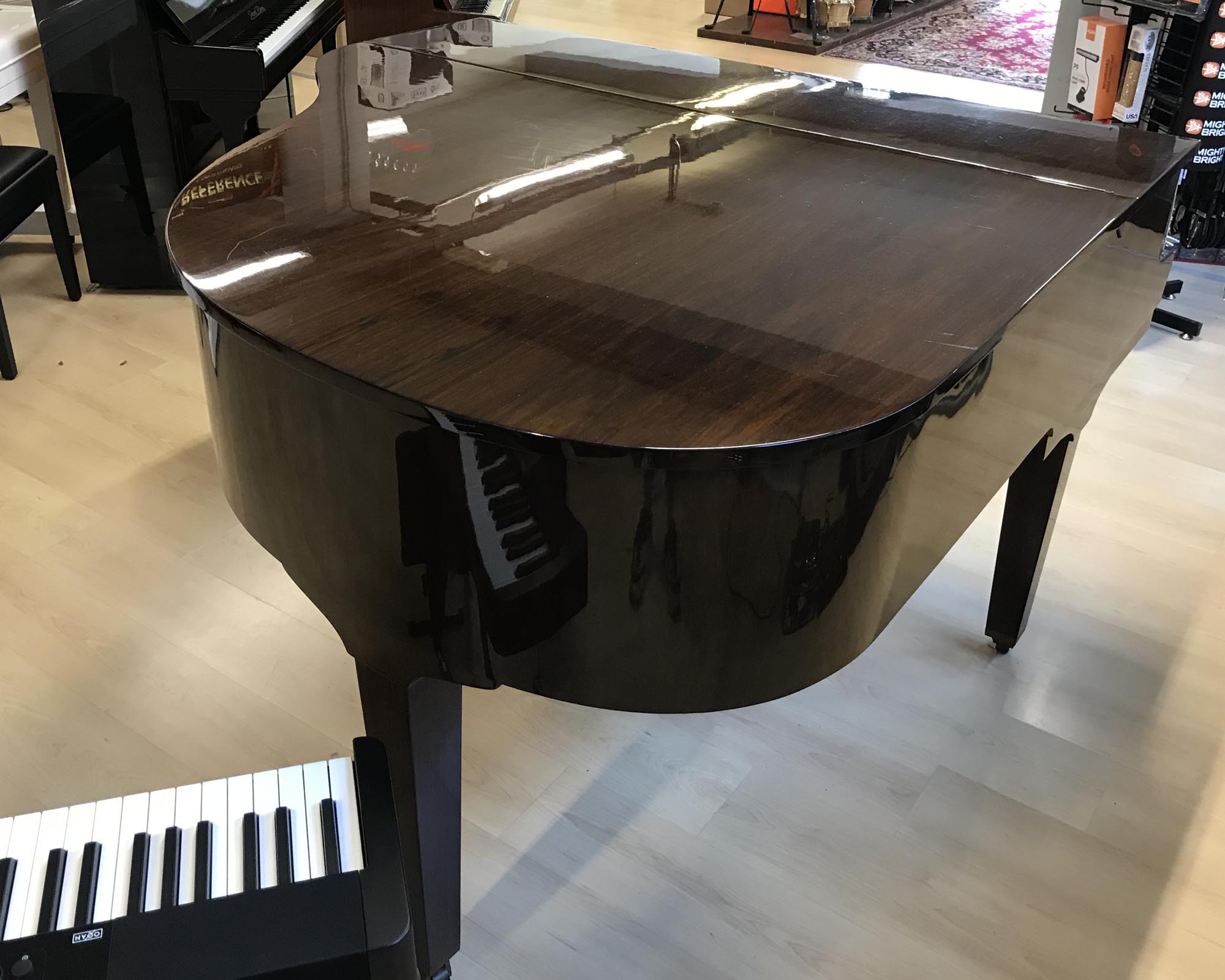 pianoforte a coda petrof mod v usato vista del retro