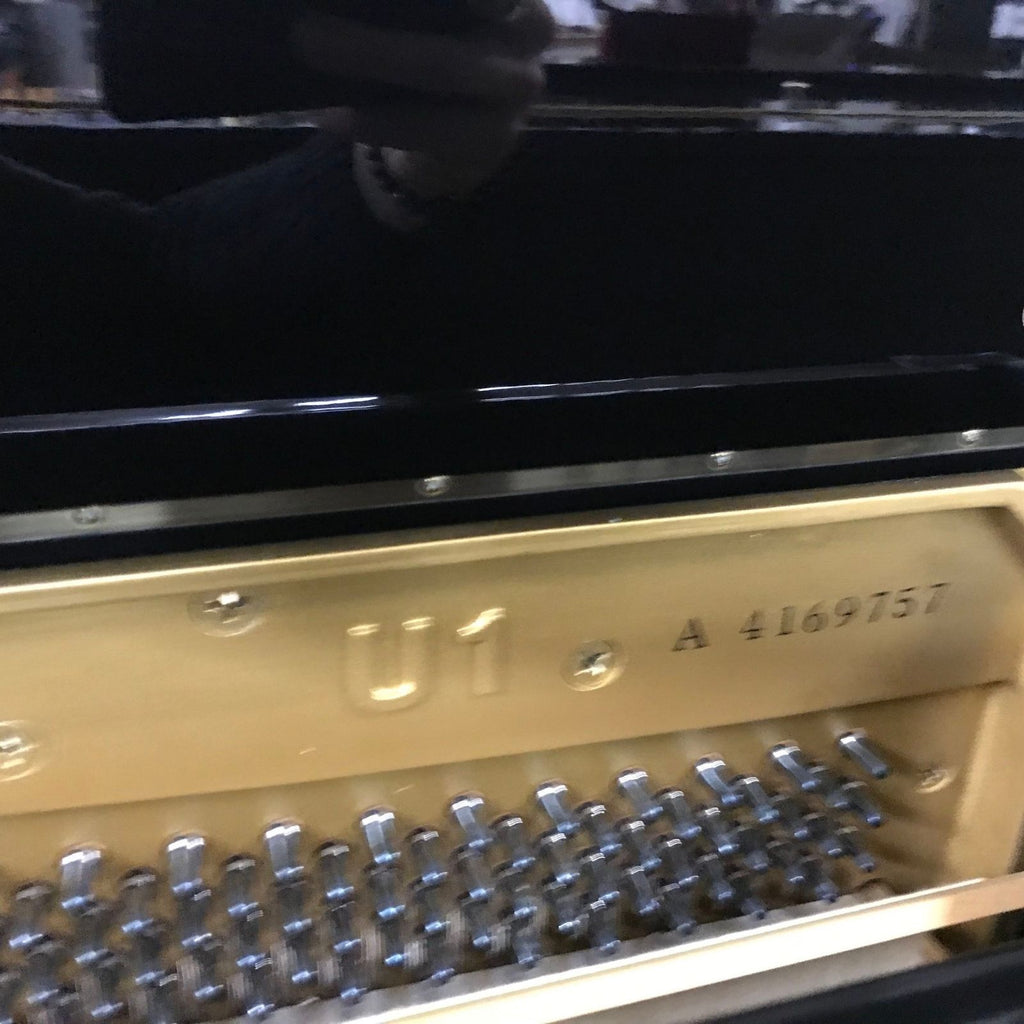 pianoforte acustico verticale nuovo ricondizionato yamaha U1A 4169757 vista del seriale