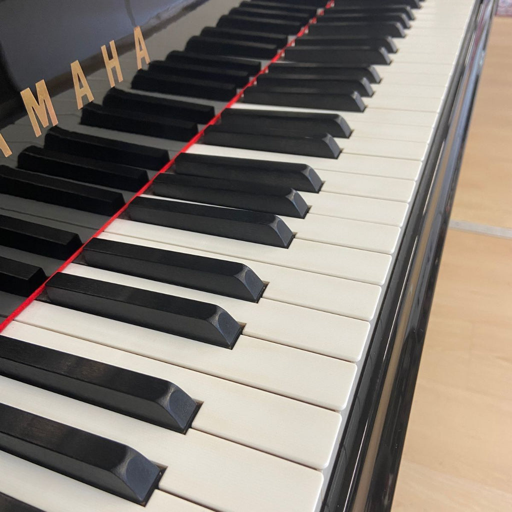 pianoforte acustico professionale a coda yamaha c3 usato 1997 matricola 5516239 vista dei tasti