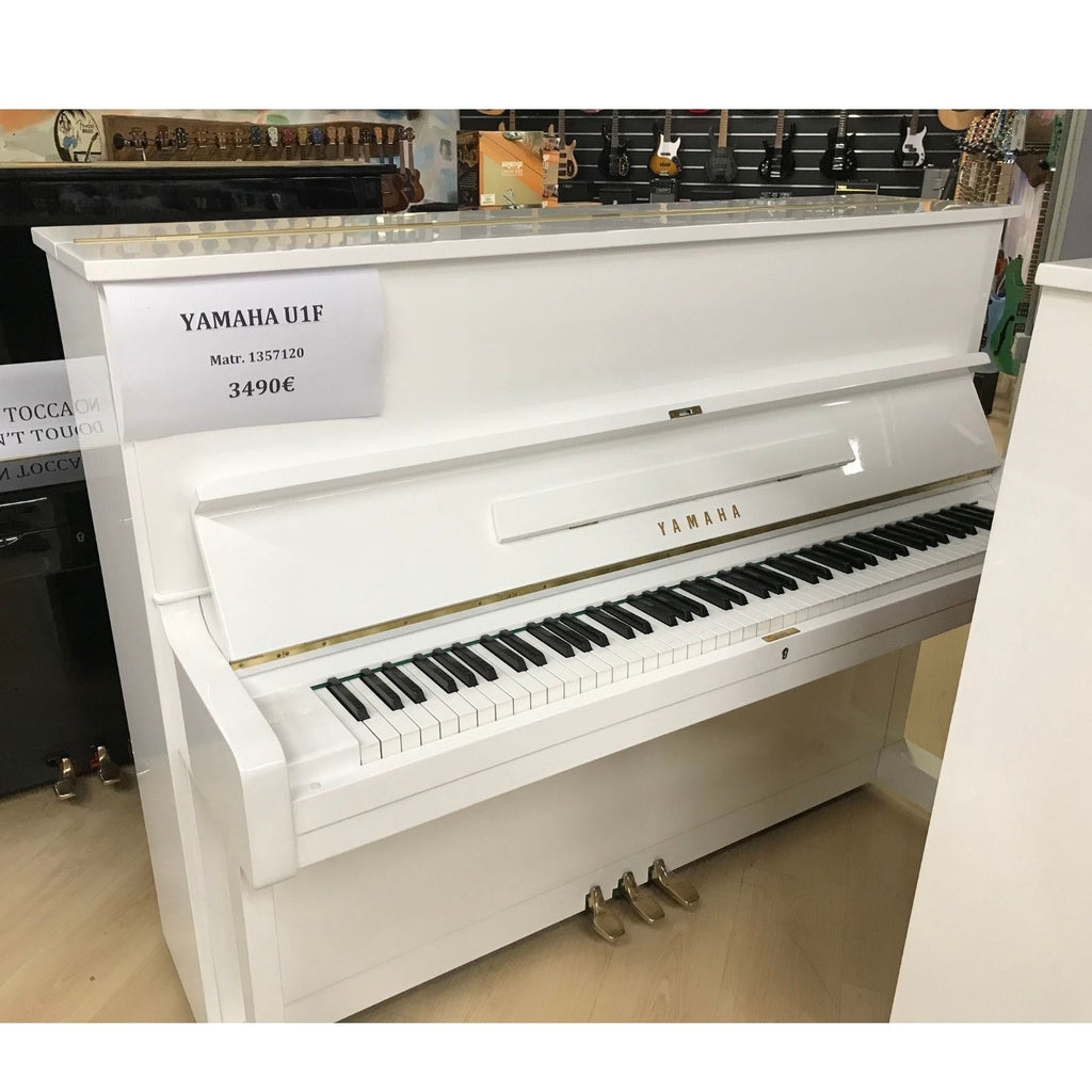pianoforte acustico verticale nuovo ricondizionato Yamaha U1F bianco laccato vista frontale aperto