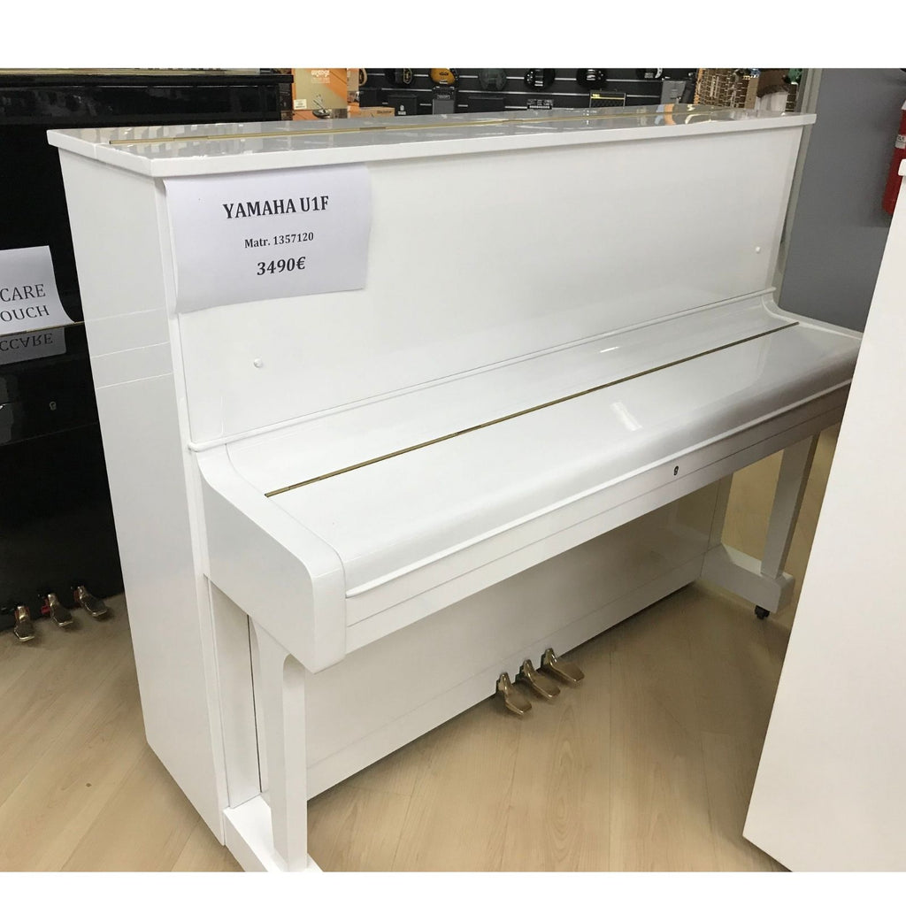 pianoforte acustico verticale nuovo ricondizionato Yamaha U1F bianco laccato vista frontale chiuso