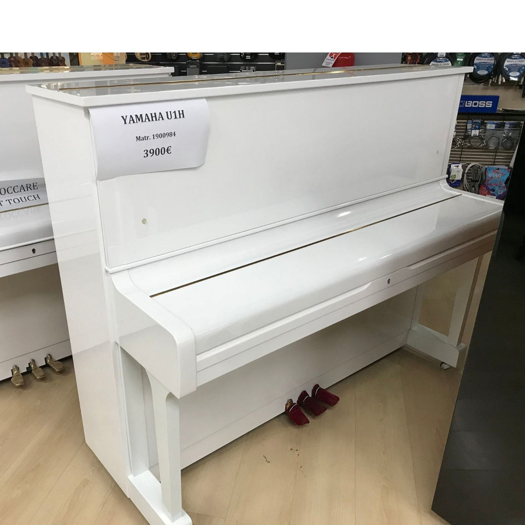 pianoforte acustico verticale nuovo ricondizionato yamaha U1H bianco vista frontale chiuso