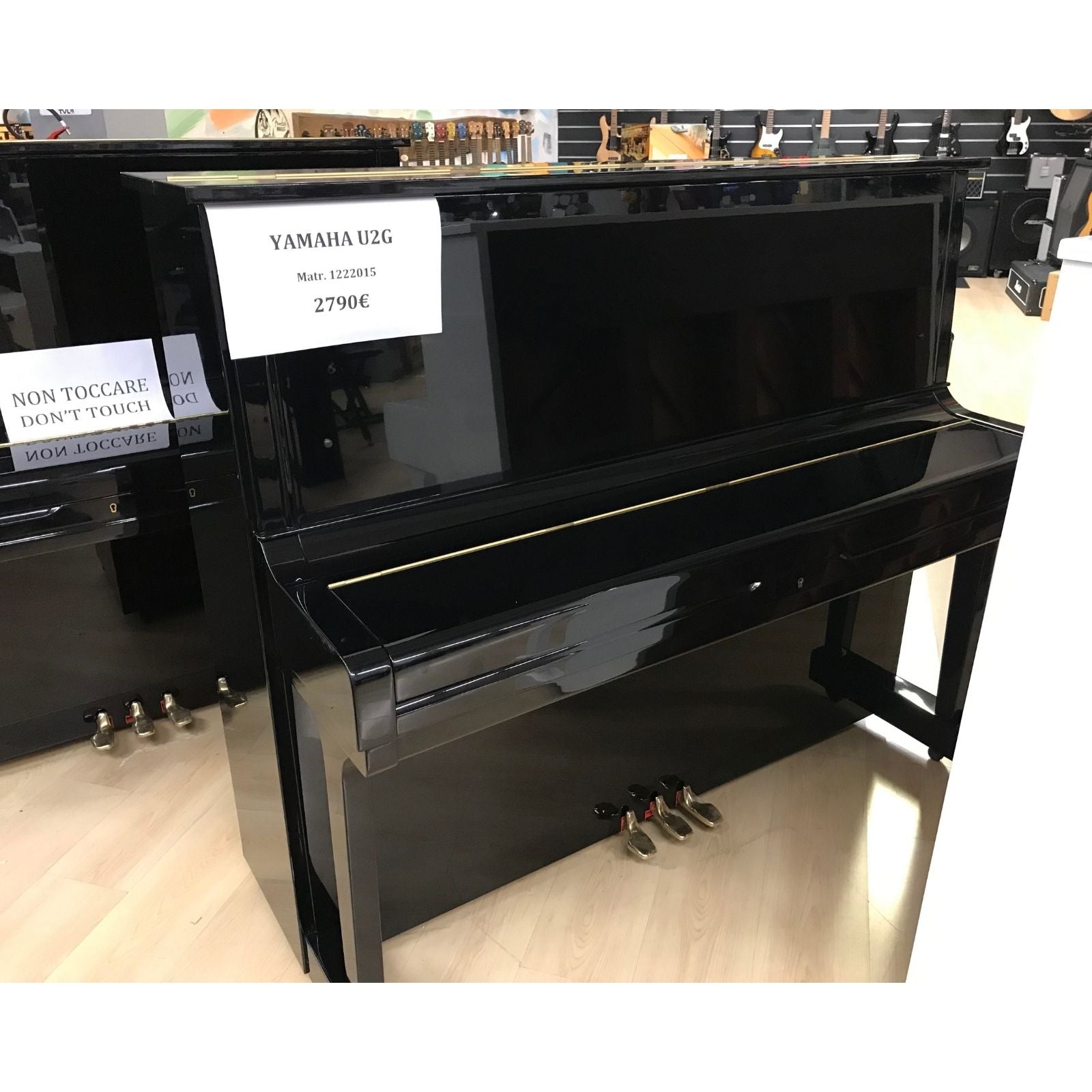 pianoforte acustico verticale nuovo ricondizionato yamaha U2G vista frontale chiuso