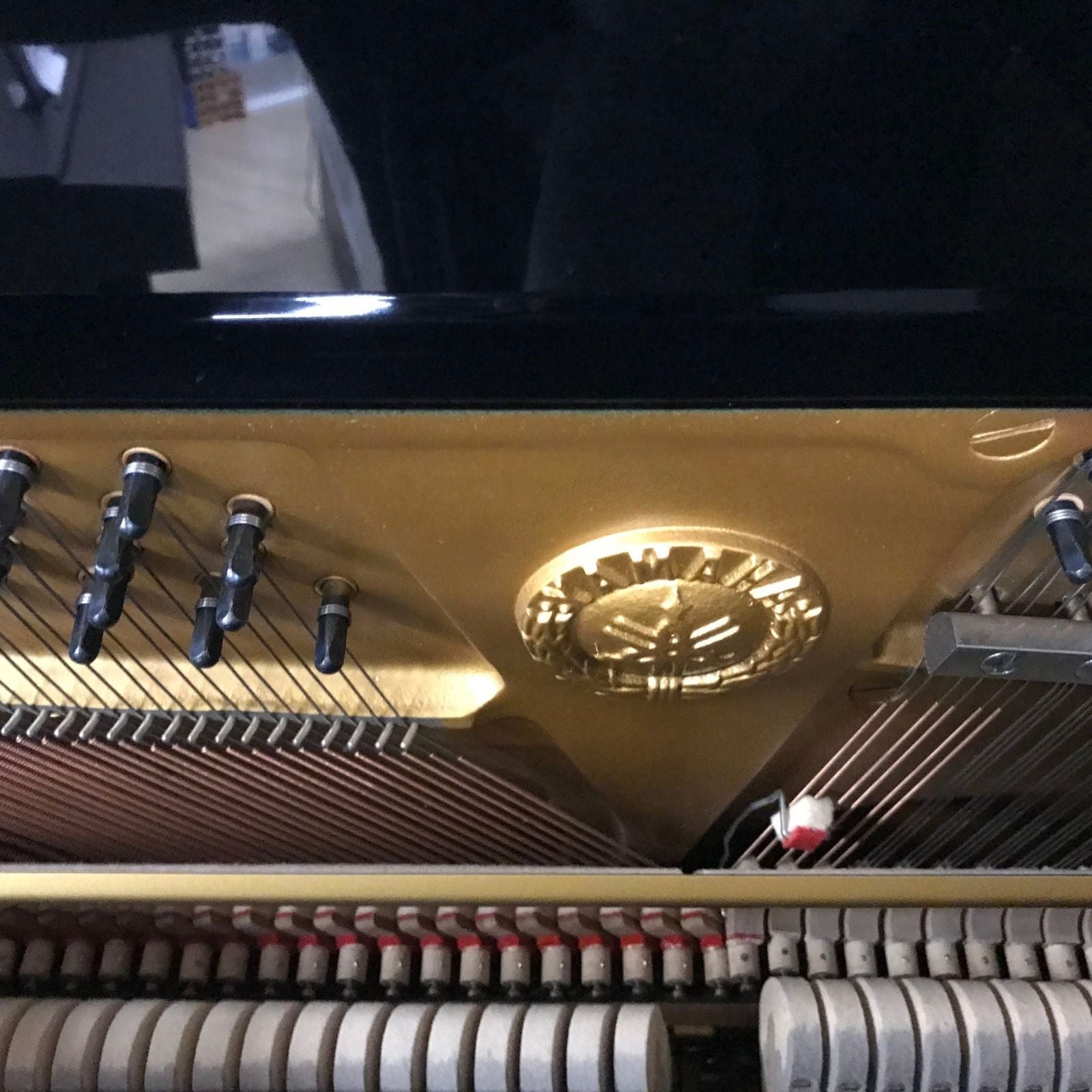 pianoforte acustico verticale nuovo ricondizionato yamaha U2G vista della meccanica
