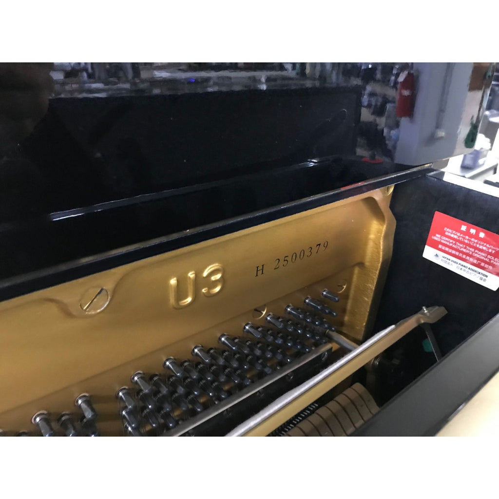 pianoforte acustico verticale nuovo ricondizionato yamaha U3h 2500379 vista del seriale