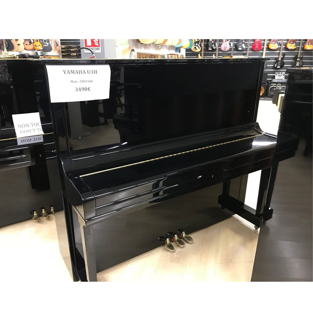 pianoforte acustico verticale nuovo ricondizionato yamaha U3H nero 2004368 vista frontale chiuso