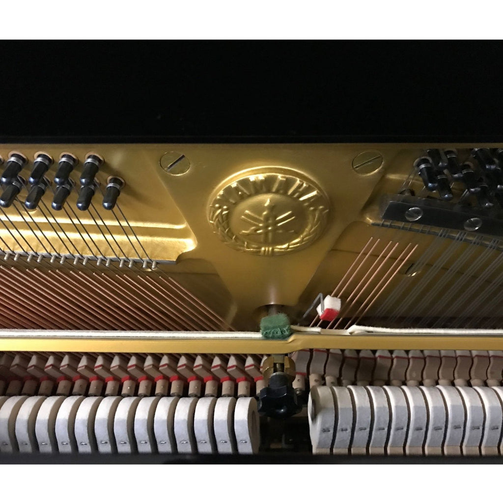 pianoforte acustico verticale nuovo ricondizionato yamaha U3H nero 2004368 vista delle meccaniche