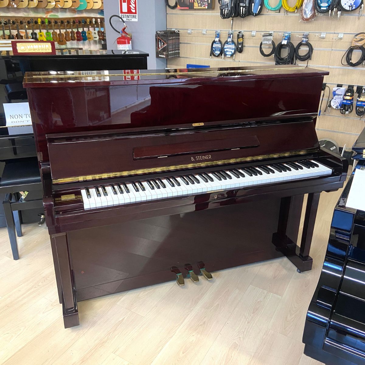 pianoforte acustico verticale Steiner BS118 usato vista frontale aperto