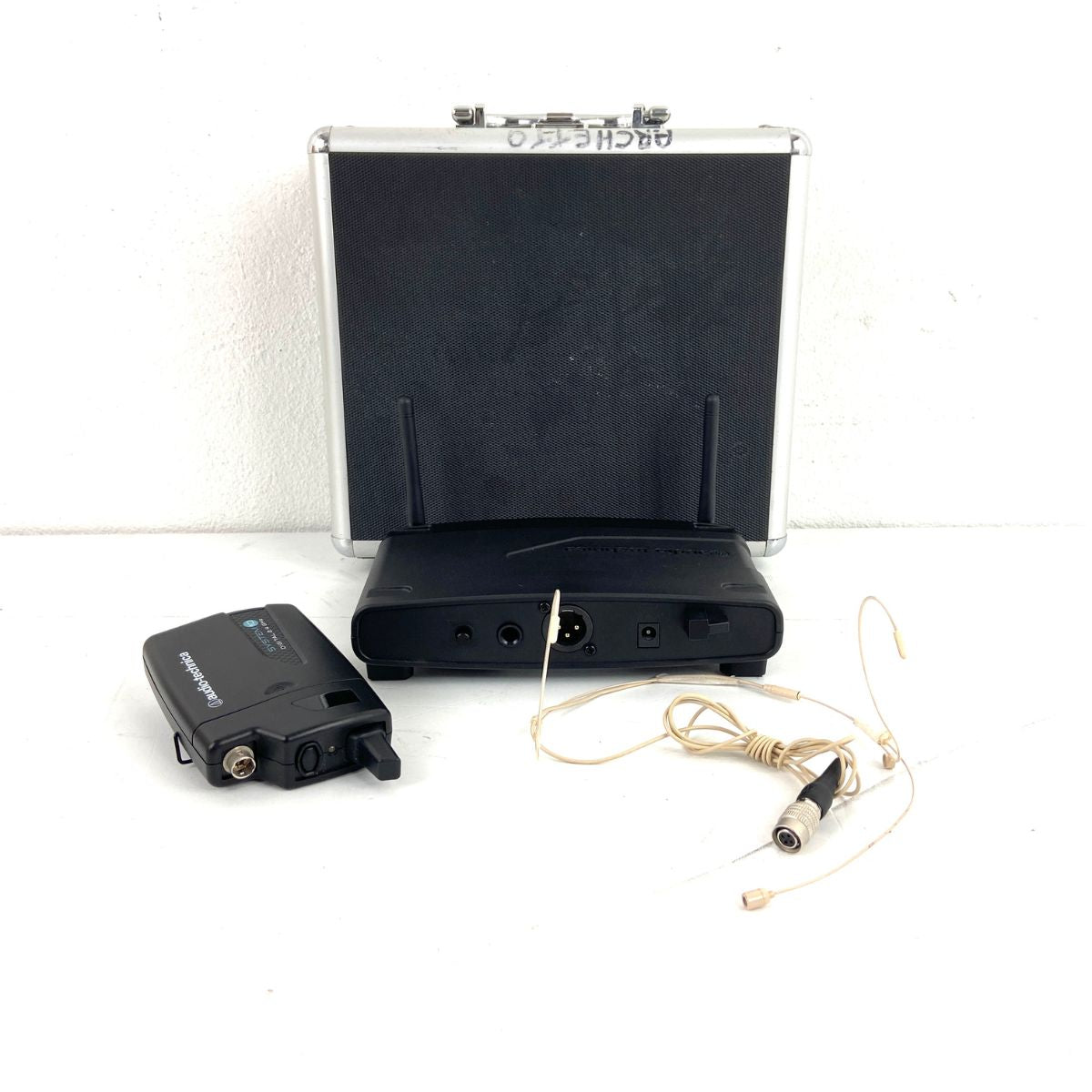 radiomicrofono audio technica digitale atw-1101 bodypack + archetto usato vista vista del retro