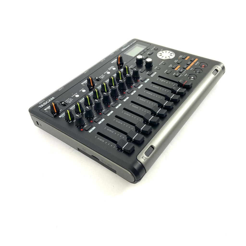 registratore digitale multitraccia portatile tascam dp03sd usato vista inclinata