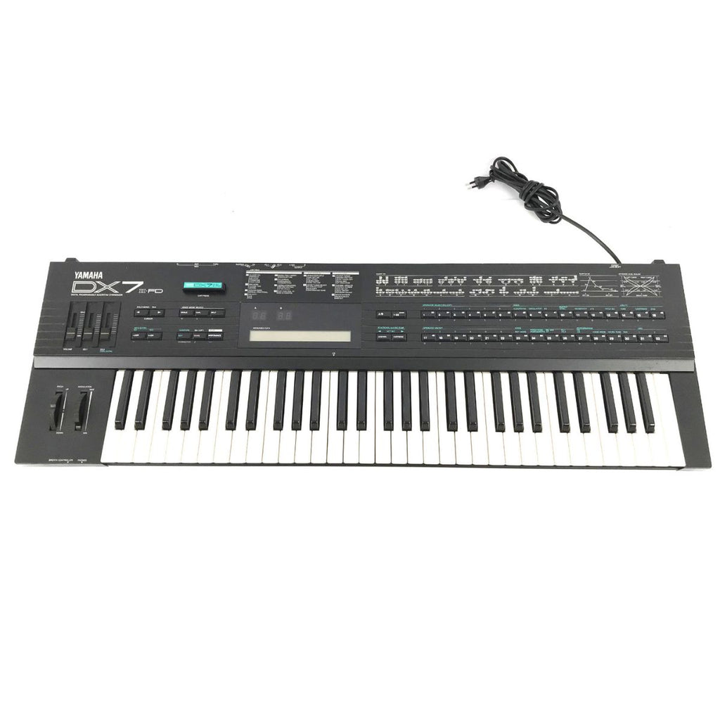 sintetizzatore a tastiera leggendario yamaha dx7 II FD usato vista frontale