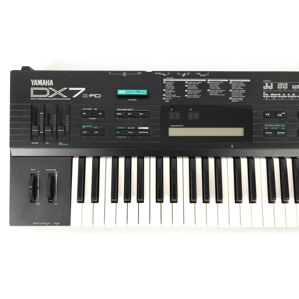 sintetizzatore a tastiera leggendario yamaha dx7 II FD usato vista frontale sx