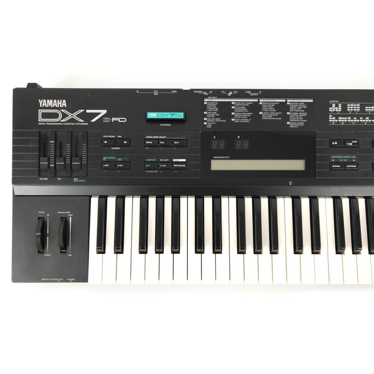 sintetizzatore a tastiera leggendario yamaha dx7 II FD usato vista frontale sx