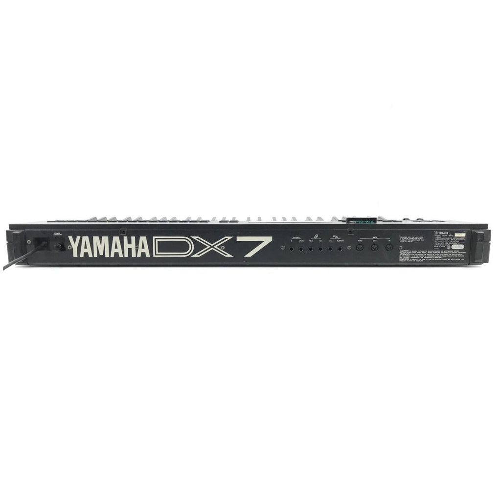 sintetizzatore a tastiera leggendario yamaha dx7 II FD usato vista del retro
