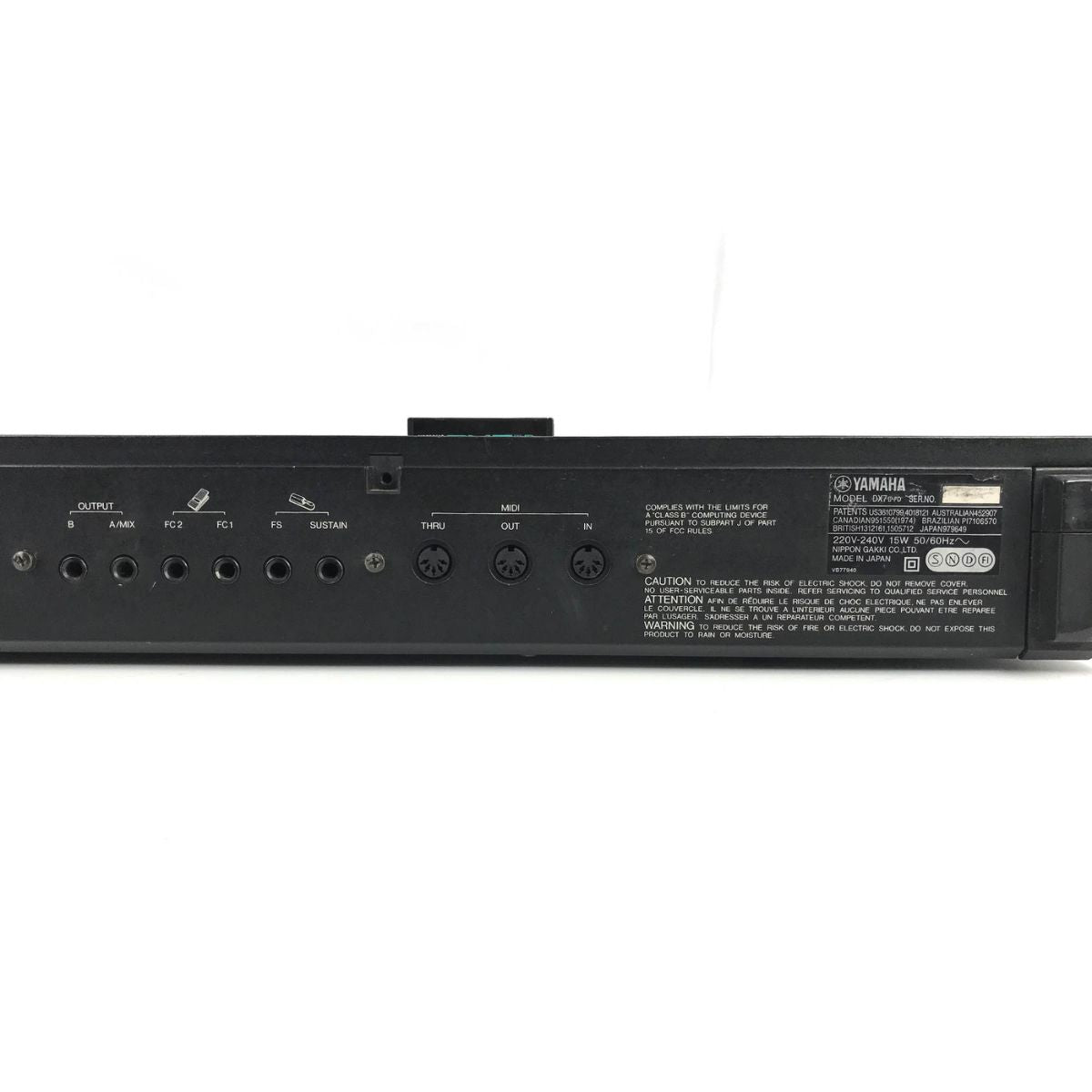 sintetizzatore a tastiera leggendario yamaha dx7 II FD usato vista delle connessioni