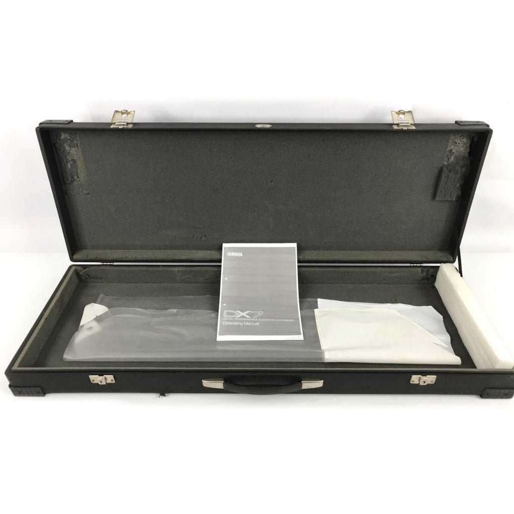 sintetizzatore a tastiera leggendario yamaha dx7 II FD usato vista della custodia