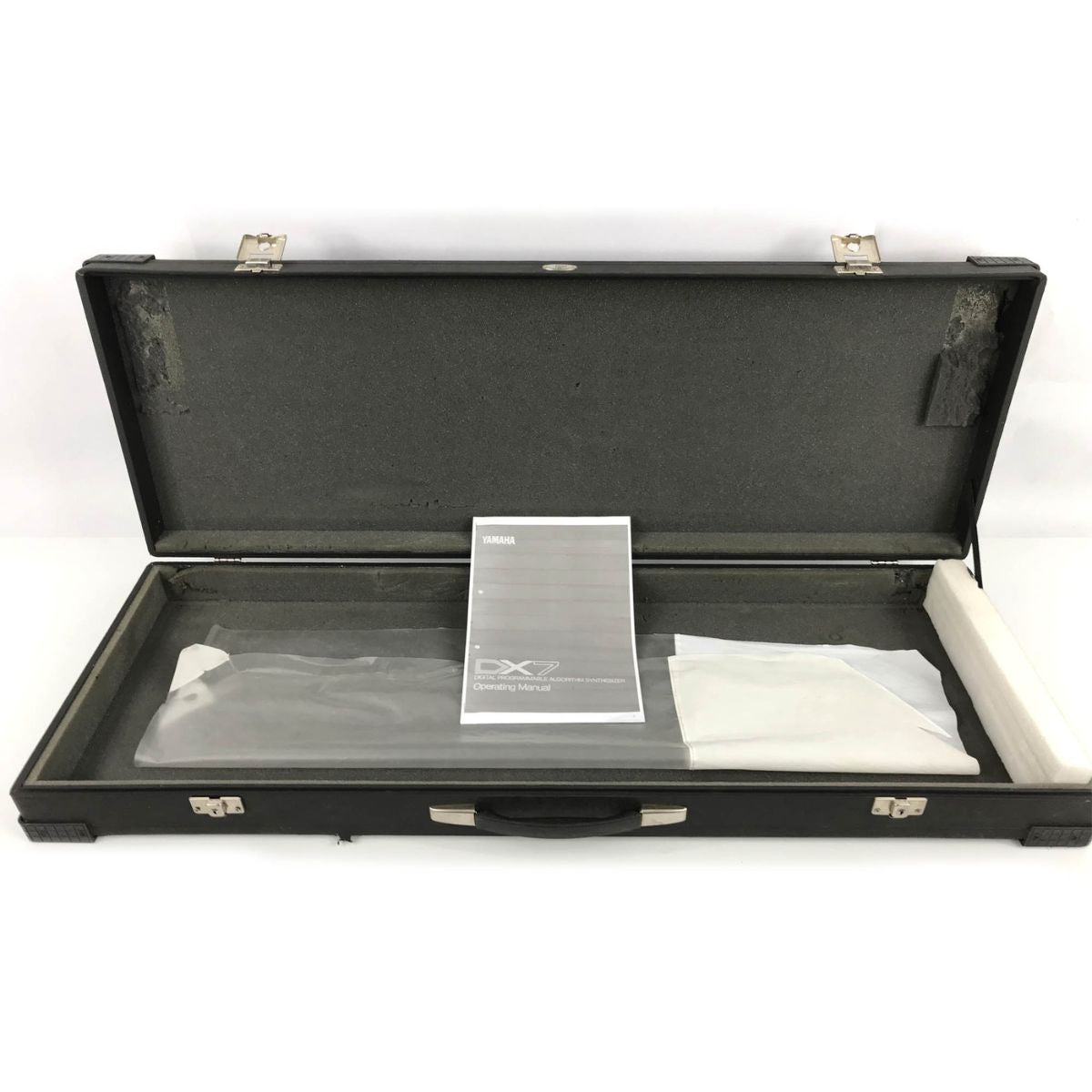 sintetizzatore a tastiera leggendario yamaha dx7 II FD usato vista della custodia