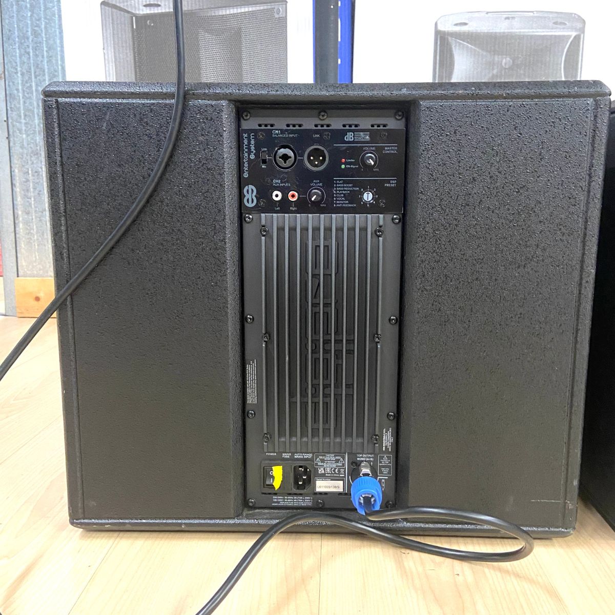 sistema audio completo a colonna db technologies es802 coppia usati vista del retro del sub 1